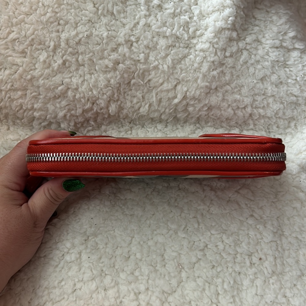 Burberry Long Zippered Checkered Wallet with Patent Leather - Picture 6 of 13